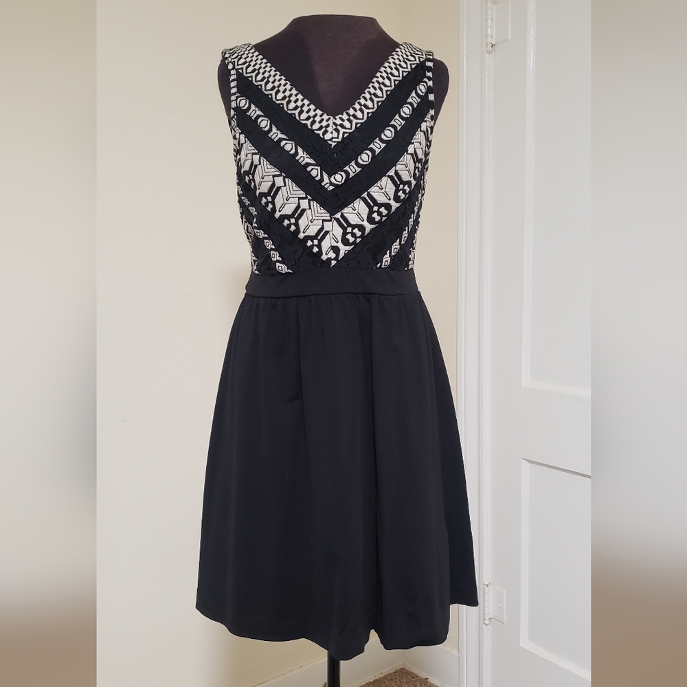 Black and White Geometric Fit and Flare Cocktail Dress - Medium
